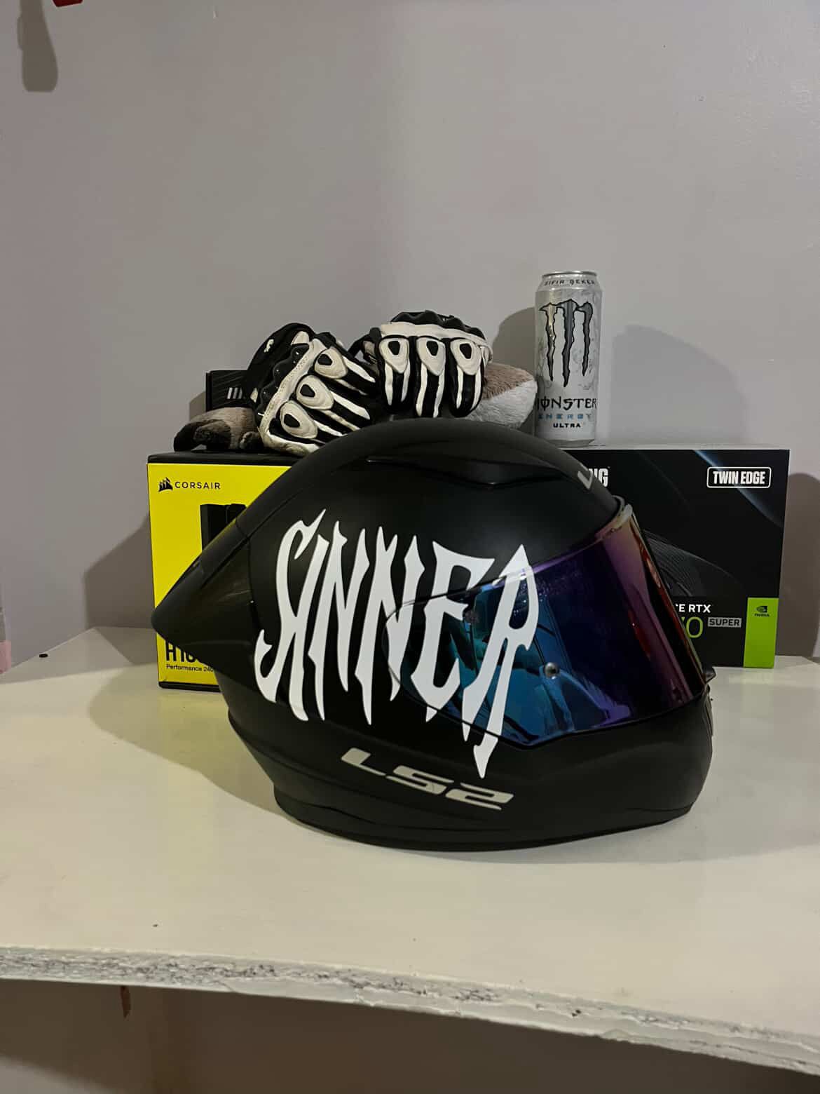 Sinner Kask Sticker