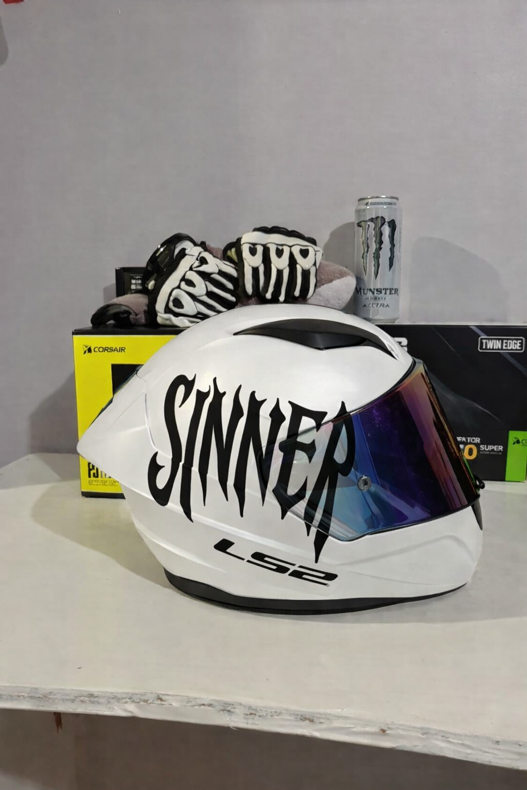 Sinner Kask Sticker